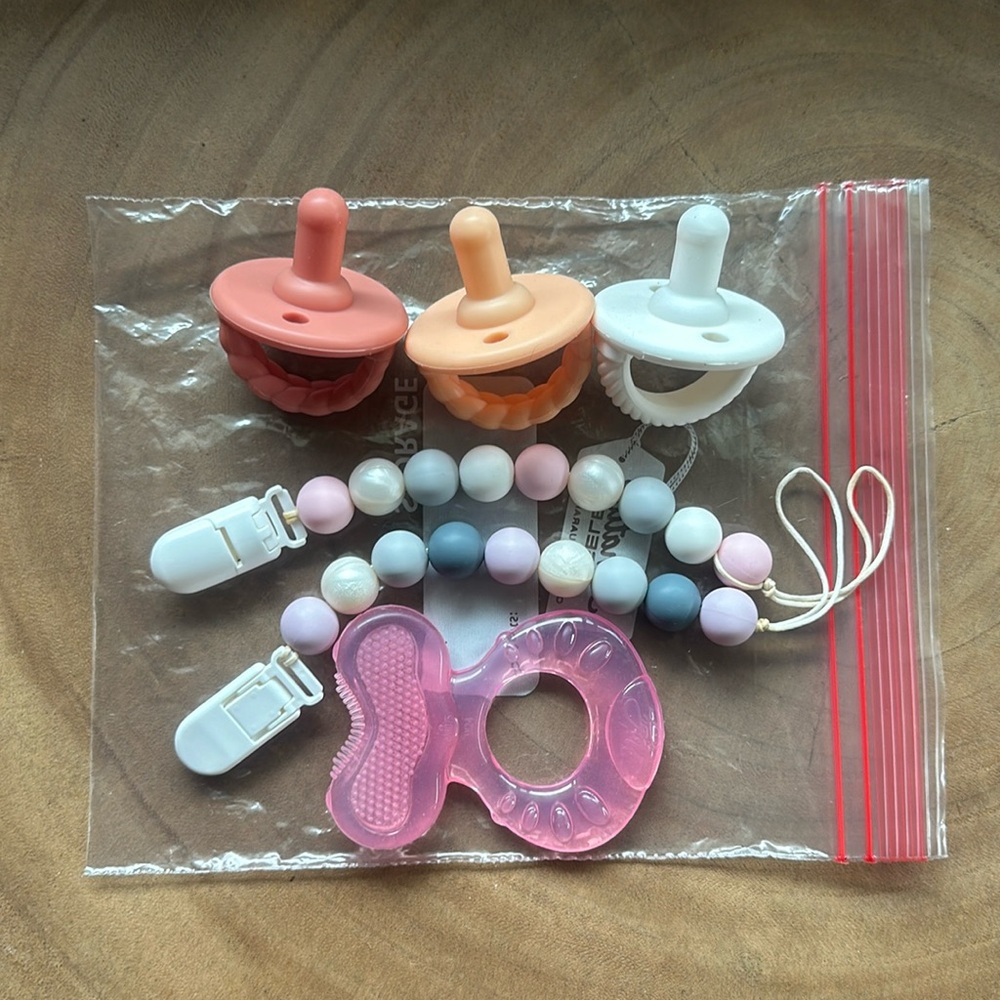 Bundle Pacifier/Clips/Teether